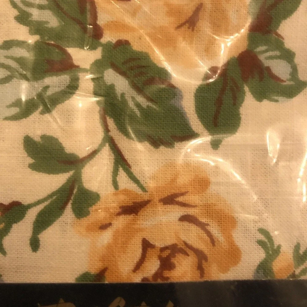 Town & Country Linen Classics Priscilla Tablecloth New 1990 52